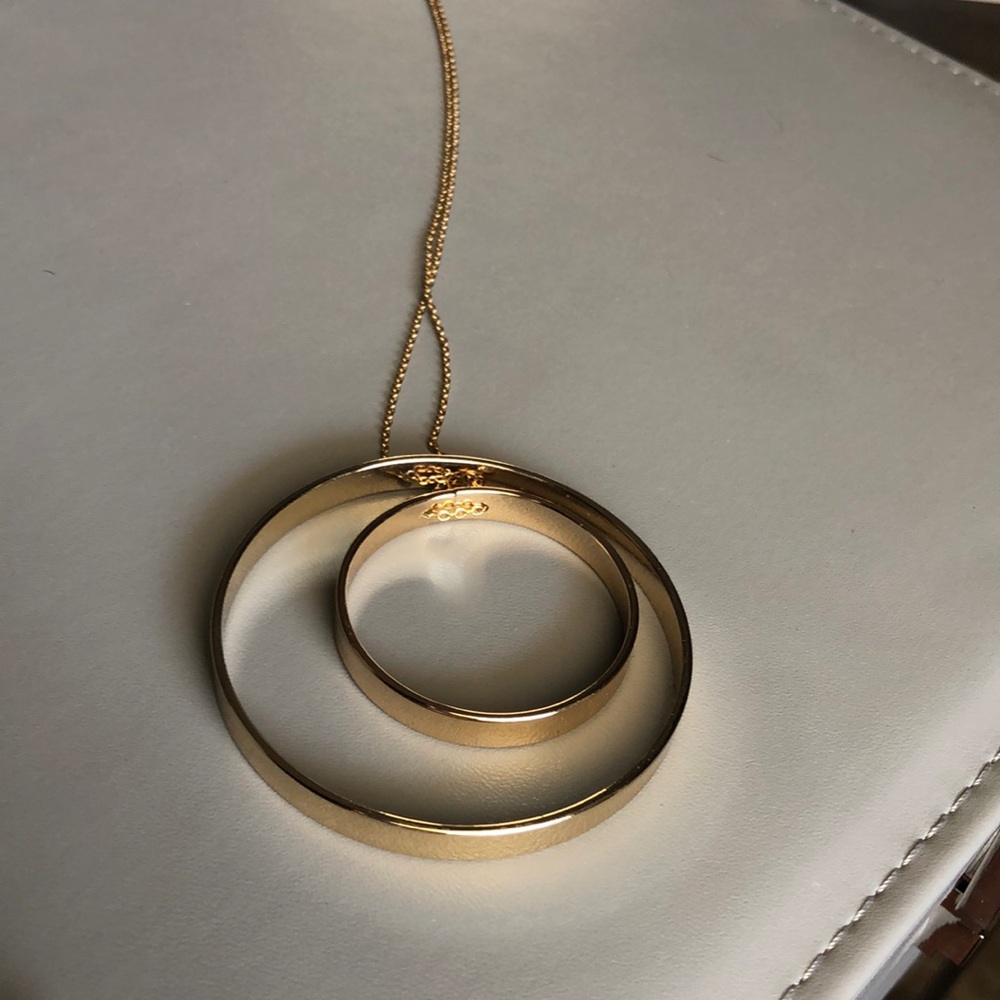 Never worn. Gold circle necklace